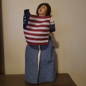 Byers Choice 2002 Colonial Woman Caroler w/ 13 Colony Flag July 4th Betsy Ross